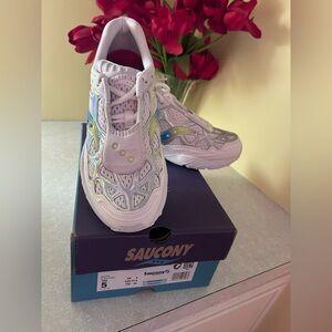 Saucony Mens Grid Web White Iridescent Running Sneakers size 5 NIB or 6.5 womens